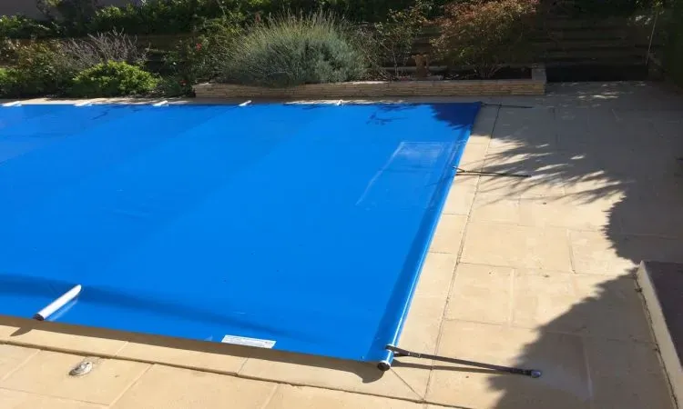 Couverture pour piscine été/hiver